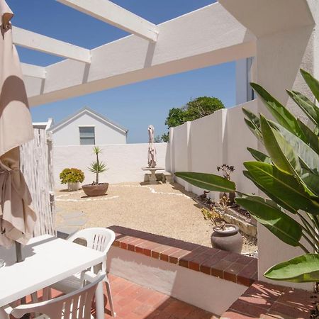 Small Bay Guest House Bloubergstrand Exterior photo