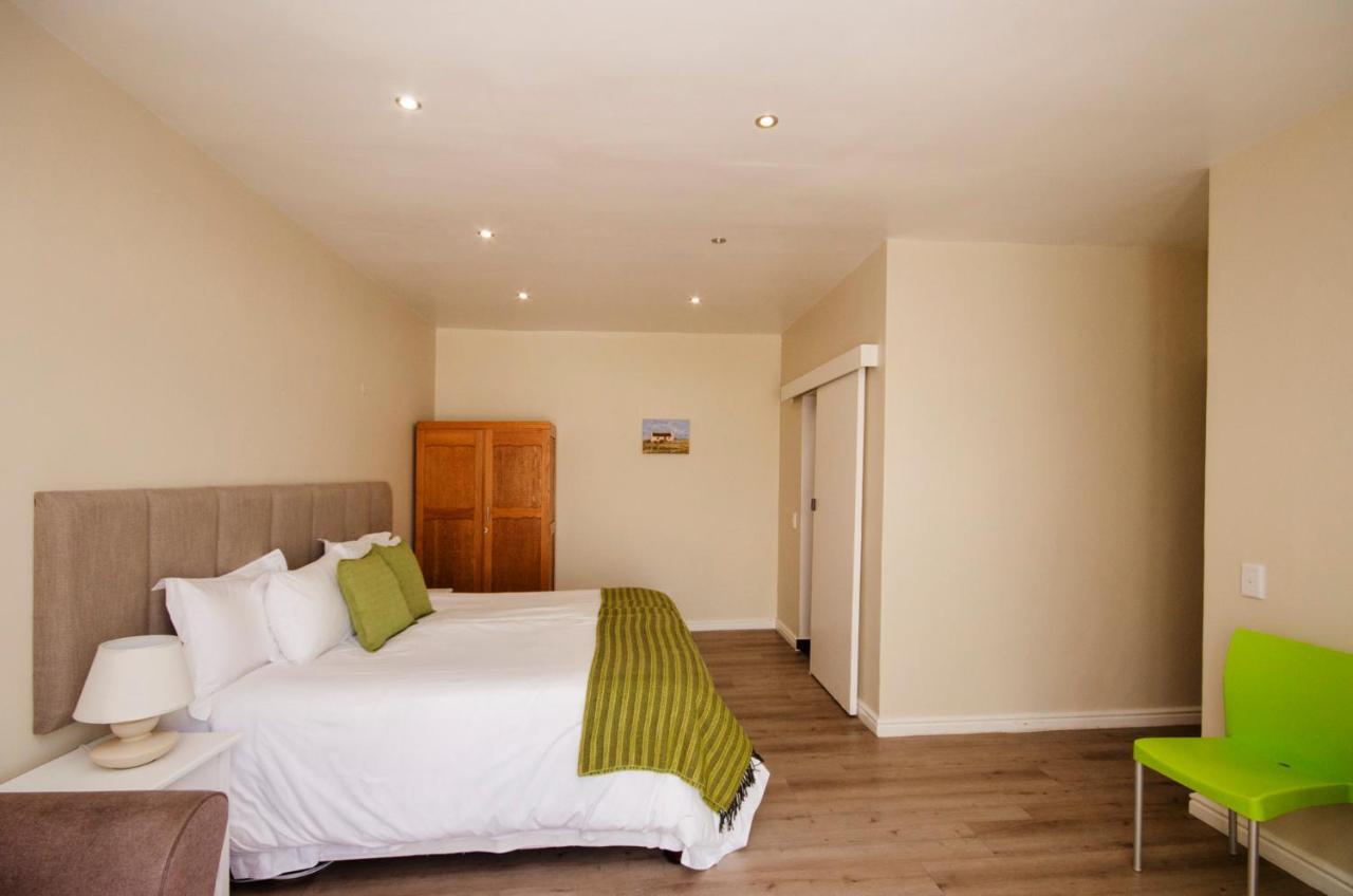 Small Bay Guest House Bloubergstrand Exterior photo