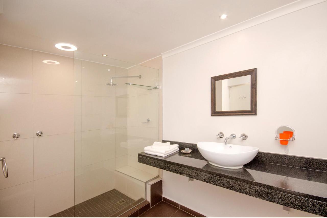 Small Bay Guest House Bloubergstrand Exterior photo