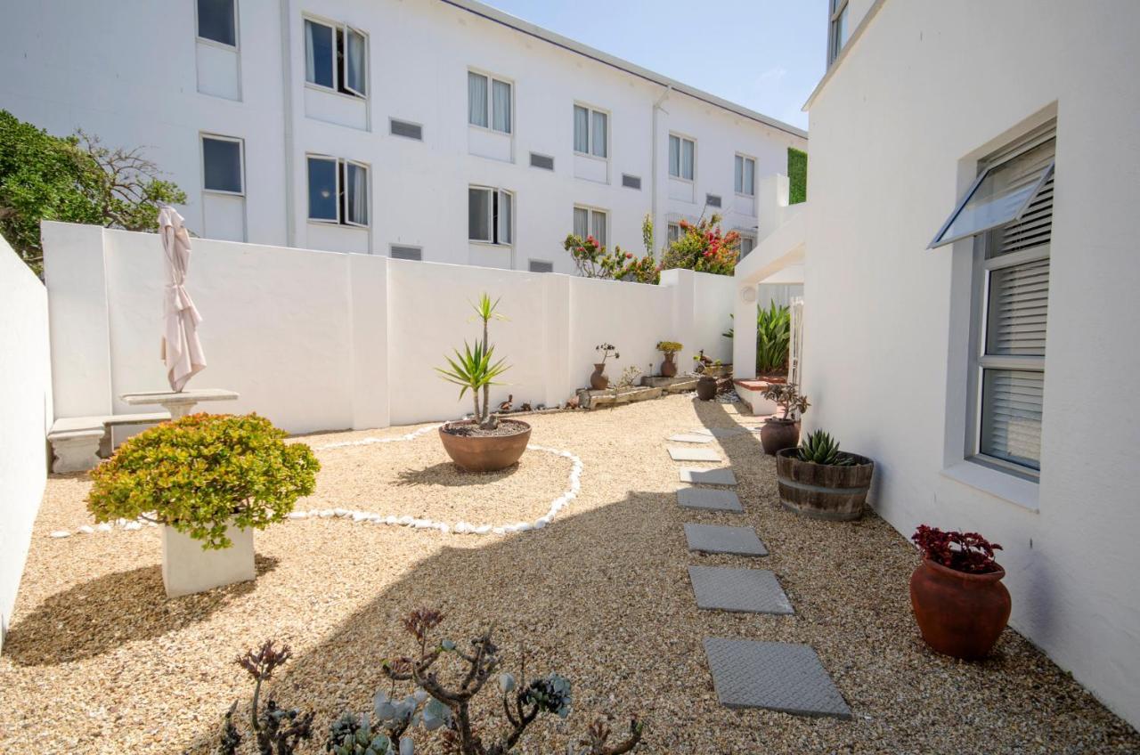 Small Bay Guest House Bloubergstrand Exterior photo