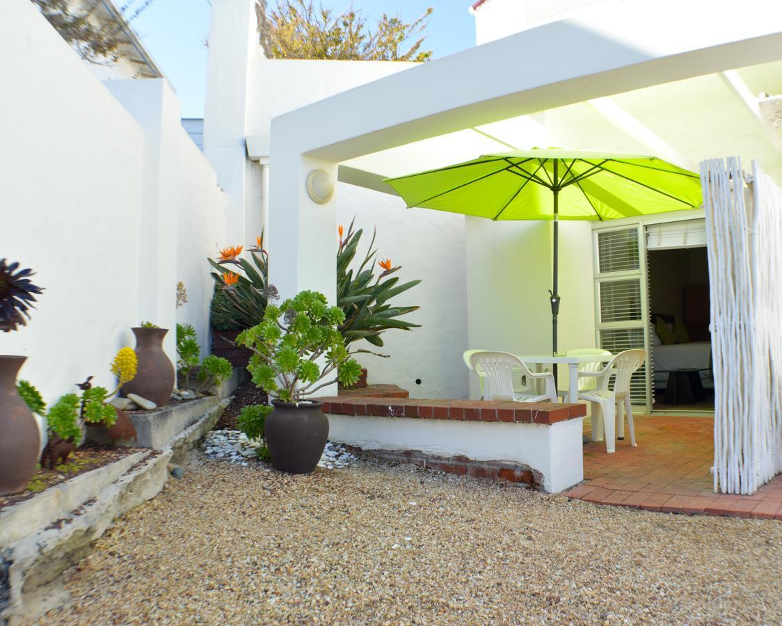 Small Bay Guest House Bloubergstrand Exterior photo